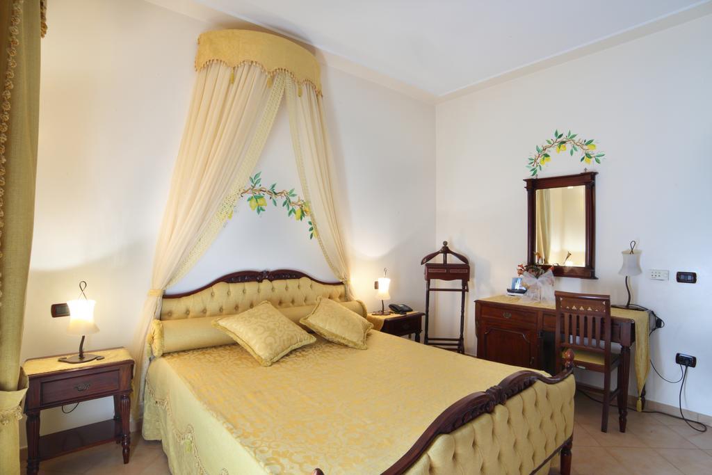 Venus Park Hotel Кастель-Вольтурно Екстер'єр фото